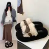 Pantuflas retro peludas de suela gruesa para mujer, adecuadas para usar en exteriores, nuevas pantuflas cómodas estilo coreano Otoño/Invierno 2026, pantuflas de algodón de una tira para mujer