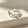 Anillo minimalista, de lujo discreto, de nicho, modelo nuevo 2026 abierto, anillo lindo y sofisticado para el dedo índice hueco