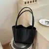 Bolsa de palha tecida com design de nicho estilo coreano, nova tendência de verão 2026 e bolsa de ombro única e fashion de grande capacidade