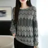 Coleção Outono/Inverno 2026 Transfronteiriça: suéter de lã de malha fina com gola redonda e mangas compridas, com design vazado e listras coloridas