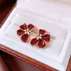 Aretes de Flor con Aguja de Plata Electrochapada en Oro Real de 18K, Aretes Sencillos, Modernos y Versátiles, Aretes de Diseño Nicho para Mujeres al por Mayor