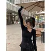 Top de punto para mujer de diseño OEM de alta gama con bordes irregulares de volantes y abertura, estilo suave y acogedor