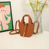 Bolso de Moda para Mujer 2025 Nuevo Nicho Elegante Simple Bolso Cubo Popular Estilo Coreano Bolso de Hombro Cruzado de Mano Bolso para Niños