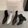 Botas brancas de tornozelo estilo francês para mulheres, nova coleção outono/inverno 2026, bico fino, elásticas, de caimento justo, versáteis e valorizam o corpo, semelhantes às botas Martin