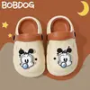 Tamancos Infantis Babudou Verão Sapatos Fechados Chinelos Infantis Meninos e Meninas Uso Duplo Externo Desenho Animado Sapatos de Praia