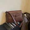 Bolso de hombro retro, ligero y lujoso, estilo coreano para mujer, perfecto para otoño, con un diseño simple y versátil, una sensación de alta gama, múltiples compartimentos y adecuado para ir al trabajo