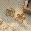 Joyería Aitong: Pendientes Franceses Retro de Flores Frescos y Elegantes, Pendientes de Lujo Ligero de Nicho Suaves, Pendientes de Nicho Exquisitos Versátiles
