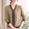 Suéter de punto con cuello en V de manga larga para mujer, para primavera y otoño, ropa para madres, nuevo estilo de principios de otoño 2026, para mujeres de mediana edad y mayores