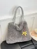 Bolso de mano de felpa para otoño e invierno, un bolso de hombro elegante y versátil para mujer, perfecto para ir al trabajo, nuevo bolso tote 2026 con gran capacidad