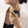 Anillo Tyna French de Oro de 18K Turquesa Acero Inoxidable para Mujer Apertura Cruzada de Alto Nivel Flor de Acero de Titanio
