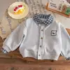 2026 Primavera/Outono Novo Cardigan com Capuz de Peça Falsa Patchwork de Xadrez Lapela para Homens e Mulheres Estilo College Casaco Abotoado Primavera/Outono