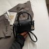 Bolsa de Mão de Nicho de Luxo Transfronteiriça para Mulheres Verão 2025 Nova Bolsa Simples Almofada Versátil Bolsa Transversal