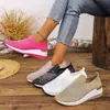 Zapatos casuales deportivos para mujer de comercio exterior europeo y americano, nuevo modelo de verano 2026, tacón de cuña, punta redonda, zapatos slip-on para mujer con pedrería