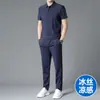 Camiseta Esportiva Masculina de Seda de Gelo Sem Costura para o Verão 2025 Conjunto Cor Sólida Respirável Nova Roupa para Homens de Meia-Idade e Idosos Negócios