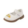 Zapatos de Cuero para Niñas 2026 Otoño Nuevo Estilo Británico Zapatos Pequeños de Cuero Zapatos Huecos de Princesa para Niños Zapatos Planos para Niños Estilo Universitario