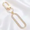 Charme de Luxo Leve Banhado a Ouro Completo em Diamante Fecho Lagosta em Forma de D Pingente Triangular Redondo Acessórios para Chave Fábrica de Origem Atacado