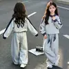 Conjunto Esportivo Casual Feminino Estilo Coreano para Primavera e Outono com Moletom de Gola Alta e Calça Wide Leg Conjunto de Duas Peças para Crianças de Tamanho Médio e Grande Roupa Tendência de Outono