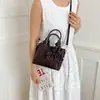 Bolsa Saco Feminina 2026, Nova Bolsa Transversal de Ombro Único, Design de Moda Coreana, Bolsa Trançada Versátil Popular Casual de Nicho