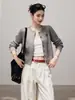 Cardigan de tricô com trança e bordado de coração amarelo leite para mulheres, estação primavera e outono, jaqueta de tricô de abotoamento simples, top suéter suave e que afina a silhueta
