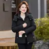 Jaqueta de Algodão Grossa Quente Estilo Novo de Inverno da Mamãe Moda Casual Plus Size Emagrecedora Estilosa Pequeno Estilo Chanel Versátil Casaco de Algodão