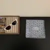 ¡Pequeña literatura y arte gris! Pañuelo Cuadrado Pequeño de Algodón Estampado Azul y Rojo Vintage Estilo Coreano Pañuelo Versátil de Alta Calidad
