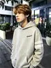 Moletom masculino de outono e inverno, estilo de rua americano, design exclusivo em retalhos, modelagem solta, top tendência bordado de peso pesado com gola V para jovens.