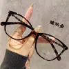 Nuevas Gafas Estilo Ojo de Gato Retro Montura Negra Lisa Lentes Doradas Ámbar Gafas para Presbicia para Personas de Mediana Edad y Mayores Gafas de Lectura de Alta Definición