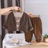 Fabricante de Conjunto de Outono de Três Peças Infantil Cardigã Tricotado Retrô com Dois Bolsos para Meninos Manga Longa Casual Roupas Infantis 2025