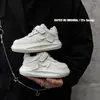 Tênis de Board para Meninas 2026 Primavera/Outono Novos Tênis Brancos Leves de Solado Grosso para Meninos Sapatos Casuais Esportivos para Crianças Sapatos para Crianças de Meia-Idade e Mais Velhas