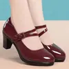 Zapatos de mujer de cuero suave, nuevo modelo otoño 2026, de tacón alto, punta redonda, plataforma, tacón grueso, adecuados para combinar con un cheongsam, zapatos de madre