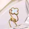 Acero de Titanio Chapado en Oro Transfronterizo Más Vendido Acero Inoxidable Pulsera, Collar, Anillo y Pendientes de Trébol de Cuatro Hojas Conjunto Fábrica al por Mayor
