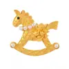 Broche Vintage Dorado Mate "Hazte Rico al Instante" con un Tacto Metálico Único, Pin de Solapa de Caballo de Carrusel para Trajes y Chaquetas