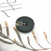 Botón de resina con patrón de cuatro ojos para gabardina, abrigo, pantalón, traje, venta al por mayor de fábrica, botón spot