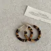 Aretes Redondos Envueltos en Cuero de Aguja Plateada, Aros Artísticos Retro Simples, Pendientes de Lujo Ligero de Moda de Alta Gama al por Mayor para Mujer