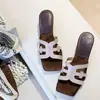 Sandálias Femininas Slip-On Versáteis e Modernas para Exterior 2026 Verão Novo Estilo Coreano Sandálias Plataforma com Bico Quadrado Abertas