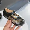 Zapatos Infantiles QQO 2025 Verano Nuevos Zapatos de Cuero Infantiles Zapatos de Princesa Huecos con Pedrería Brillante Suela Suave Zapatos de Boca Baja para Niñas