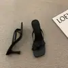 Sandalias de tacón alto estilo francés de nicho, zapatos de hada, nuevas sandalias de chancla de moda para exteriores de verano 2025, sandalias de tacón de aguja