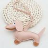 En stock Colgante de perro salchicha, bonito colgante de bolso de cachorro de cuero con cordón DIY, colgante de coche de alta gama para pareja