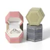 Caja de embalaje hexagonal de terciopelo con encaje dorado para joyería, caja de embalaje pequeña y exquisita para anillos, caja portátil para anillos de compromiso