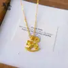 Collar Colgante Moneda de Oro Arena Caballo Dorado para Mujer 2025 Nuevo Modelo de Lujo Ligero Nicho Cadena para Suéter Accesorio