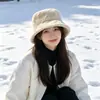 Sombrero de Otoño e Invierno para Mujer Estilo Coreano Dulce Estilo Japonés Moda Personalizado Sombrero de Pescador de Piel de Conejo Protección para las Orejas Combinable Cálido Sombrero de Cubo
