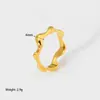 Anillo de Acero Inoxidable con Onda Irregular Estilo Europeo y Americano, Chapado en Oro de 18K, Joyería que No se Desvanece, Anillo de Nicho de Alta Gama para Mujeres