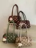 Bolso de bolos de lunares de moda para mujer, bolso de nicho, bolso casual de axila, bolso de hombro versátil de gran capacidad para el día a día