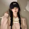 Gorra de Béisbol Bordada con Gato Manchado Estilo Coreano Japonés Color Crema 2025 Nueva para Mujer con Circunferencia de Cabeza Grande, Gorra de Pico de Pato que Hace que la Cara Parezca Más Pequeña