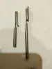 Acessórios da máquina de fundo: haste oscilante, agulha de rosqueamento hexagonal, haste de rosqueamento, placa de abertura, quadro oscilante, conjunto completo de faca de nós, e roldana guia de linha