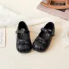 Sapatos de princesa para meninas 2026 novo estilo com laço, sola macia, antiderrapante, versátil, fecho de velcro, sapatinhos de couro para combinar com vestidos