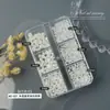 Caja de 12 Compartimentos con Decoraciones de Uñas Artísticas de Perla de Alto Brillo, Blanco Crudo, 6 Juegos al por Mayor, Tamaños Mixtos, Uñas Blancas Redondas Completas y Semirredondas