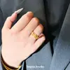Anillo de Encaje Estilo Palacio Retro Flor de Iris para Mujer, Lujo Ligero, Sensación de Alta Gama, Diseño Hueco de Nicho, Anillo de Moda de Alta Gama