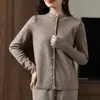 Cardigan de Lã Tricotado de Manga Longa Novo Estilo Outono/Inverno 2026 para Mulheres, Elegante, Versátil, Blusa de Caimento Solto com Botões Macios de Botão Único