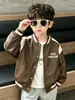 Jaqueta de couro masculina para primavera e outono, estilo coreano, peça de outer wear casual moderna e estilosa para crianças, adequada para crianças de tamanho médio e pequeno, jaqueta de moto, qualidade de exportação